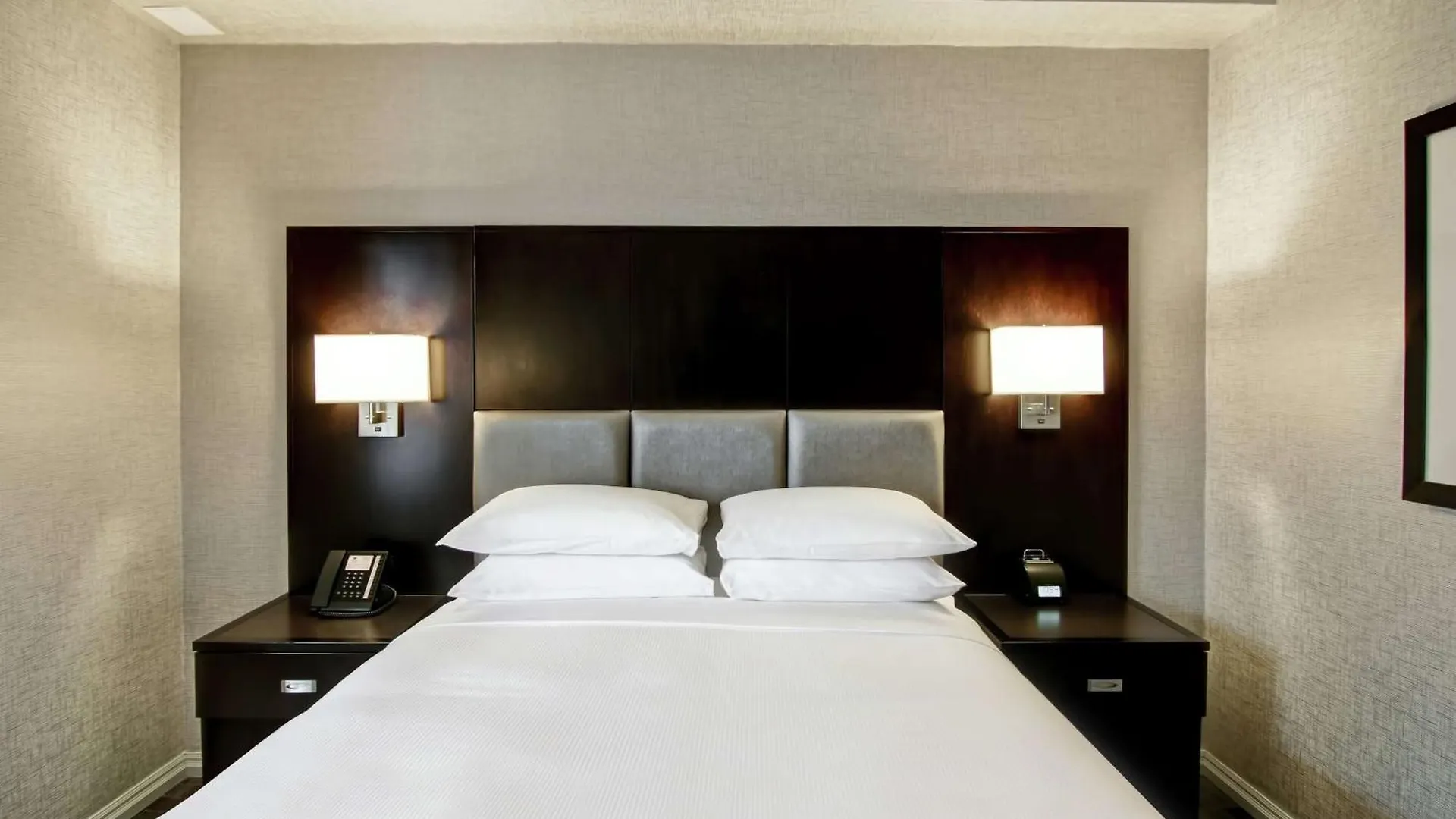 Hotel Doubletree By Hilton Toronto Downtown 4*,
