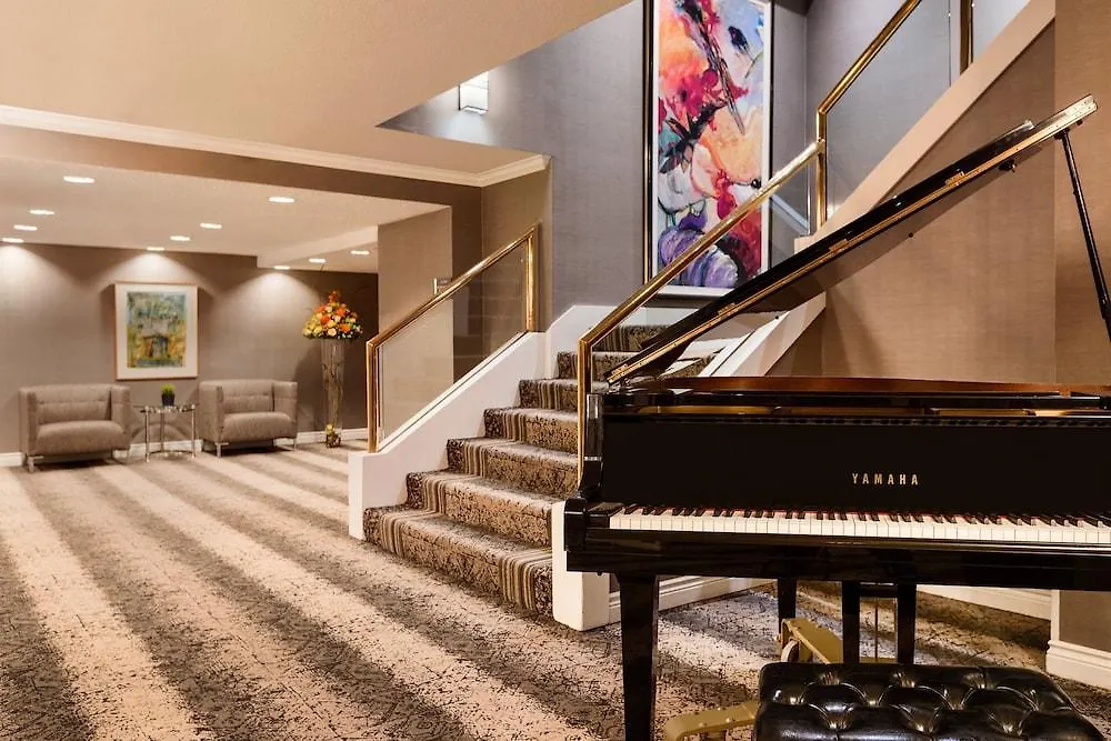 Doubletree By Hilton Toronto Downtown होटल