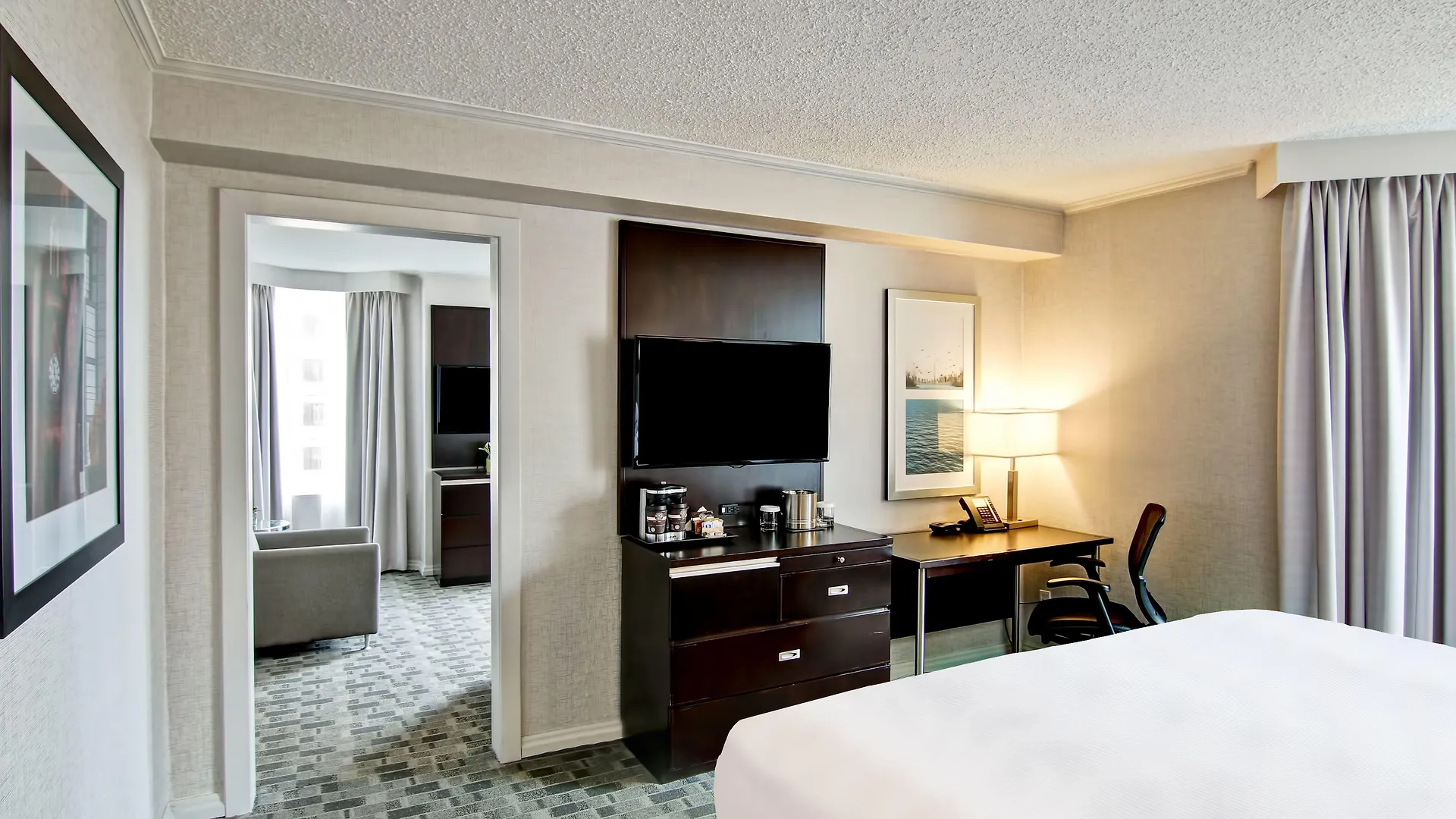 Doubletree By Hilton Toronto Downtown होटल